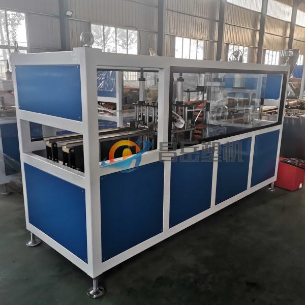 10 M/min Vitesse de production Machine d'extrusion de profilés en PVC à tension 380V