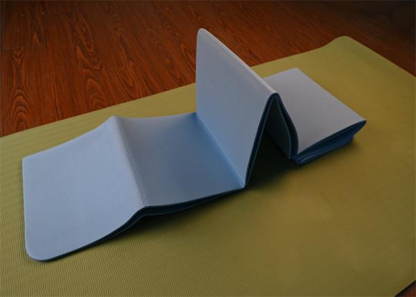 Convenient Folding Yoga Mat: Your Travel-Friendly Fitness Companion