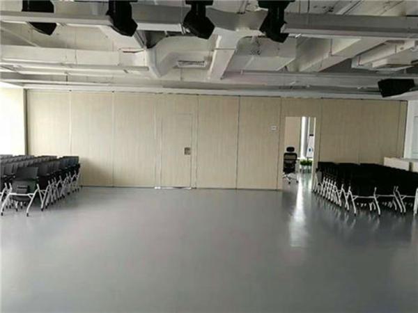 Sistema de suspensão superior de dobramento acústico do espaço da partilha da parede de separação do hotel/divisores de sala à prova de som