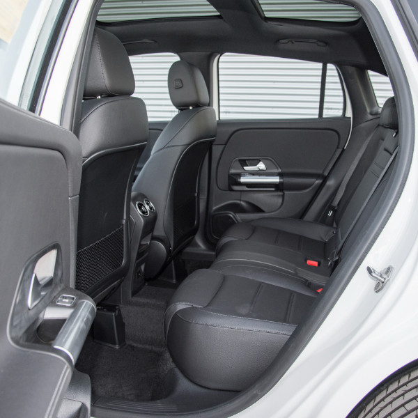 Mercedes-Benz 2023 GLA 200  version Gasolin Compact SUV Avto Electro Excellent