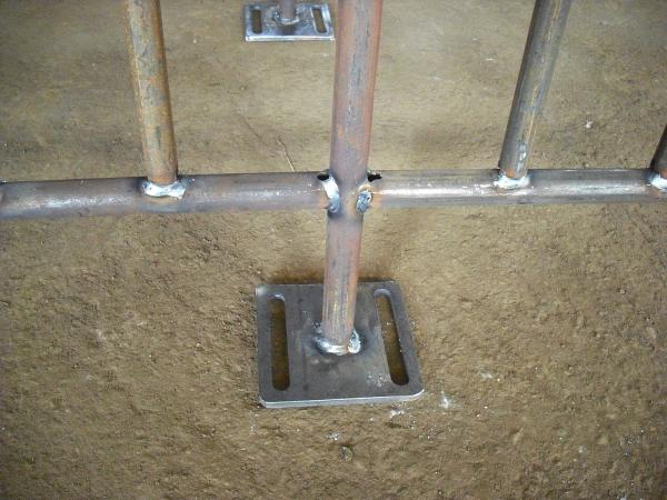 Anti Corrosive Pig Farrowing Equipment , Galvanized Breeding Crate For Swine