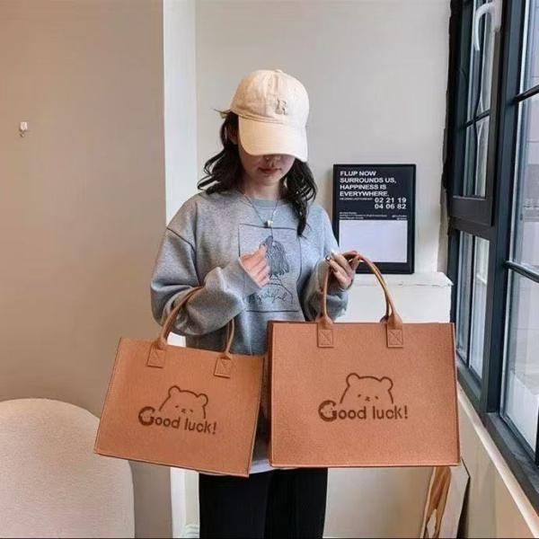 Commuting Simple Style Felt Shopping Handbag with Custom logo and Color Custom Felt Shoulder Bag Simple Large Capacity Felt Tote Bag Wholesale Felt Cloth Bag Custom With Logo