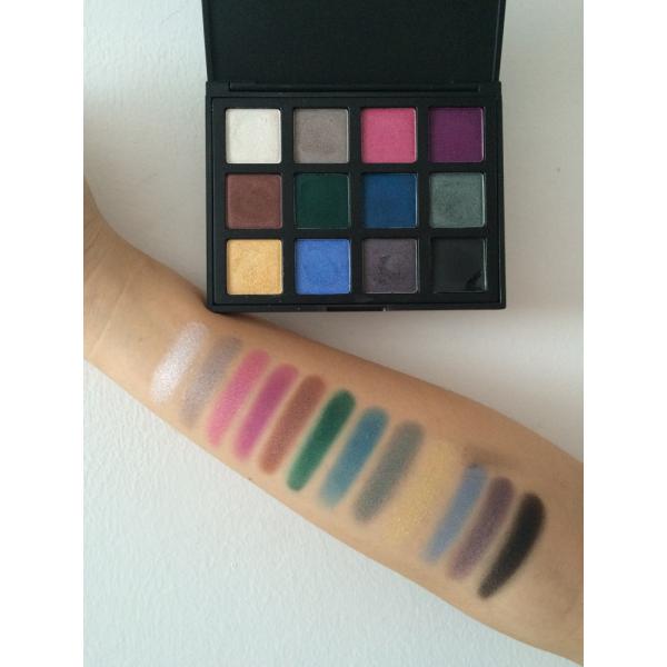 Пигмент индивидуальной холодной палитры теней для век облегченный высокий с 12 цветами