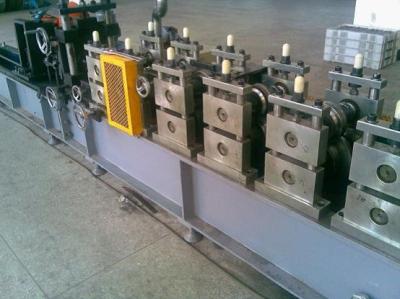 rolo do parafuso prisioneiro do armário do controlo automático do PLC 10-25m/min que forma a máquina com 17 estações