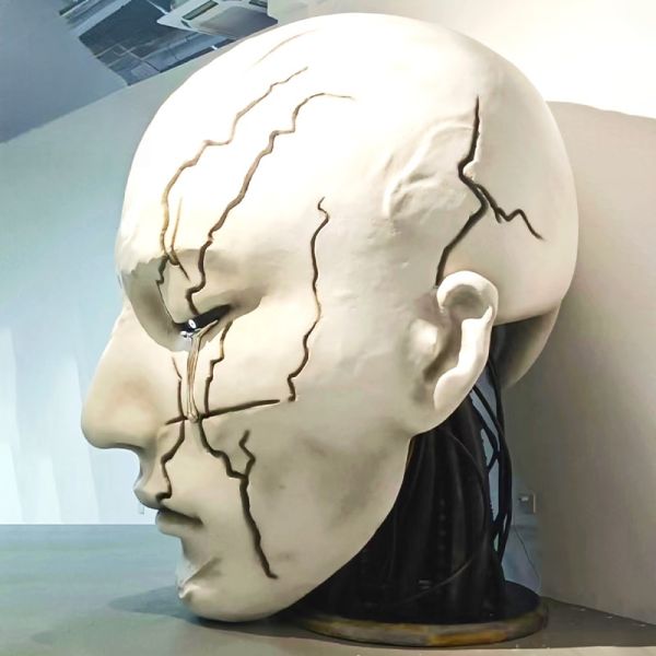 Artistic Human Face Sculpture with High Heel Support - Black Fiberglass Face Figure for Luxury Interior Design
