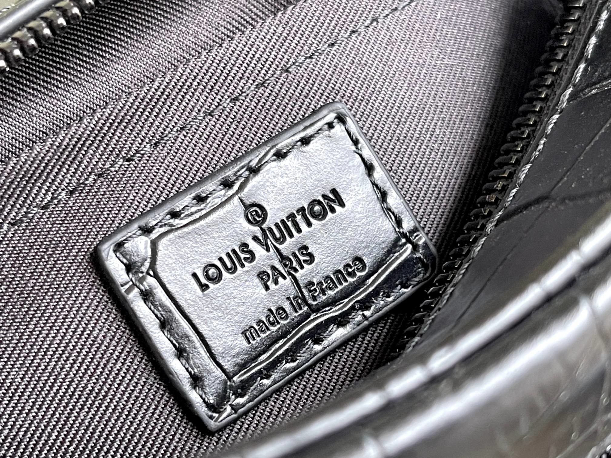 Лакированная кожа мягкого хобота Louis Vuitton LV черноты штейна Crocodilien мини небольшая