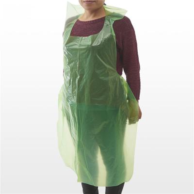Les tabliers jetables en plastique résistants liquides sur un multiple de petit pain colore disponible