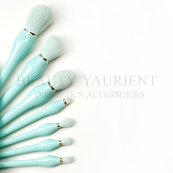 Light Green Wood Handle 7pcs Face Makeup Brush Set With Bag Long Lasting