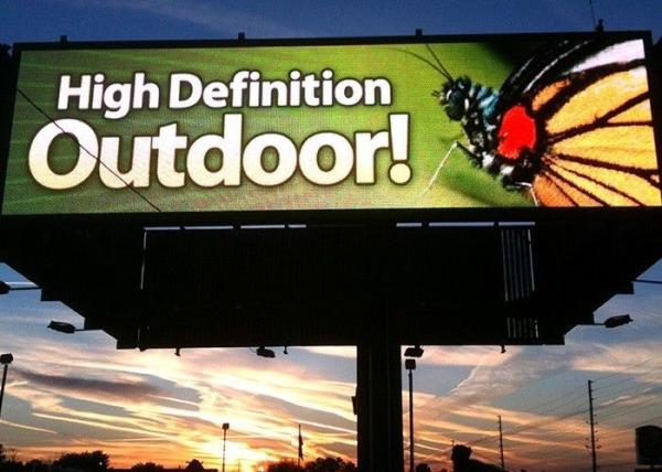 Área exterior resistente à água High Power Fashion P10 HD Super Bright LED Screen Video Adequado para ruas, centros comerciais, etc.