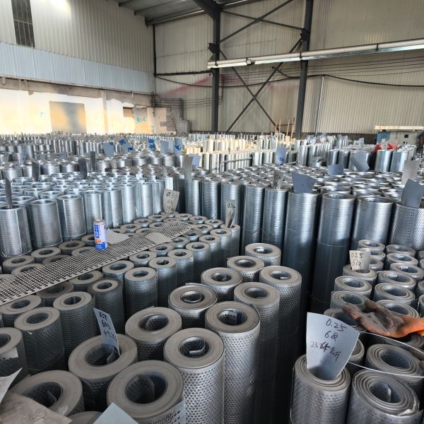 Yellow Galvanized Metal Wall Penetration Panel Architectural Perforated Metal For Construction