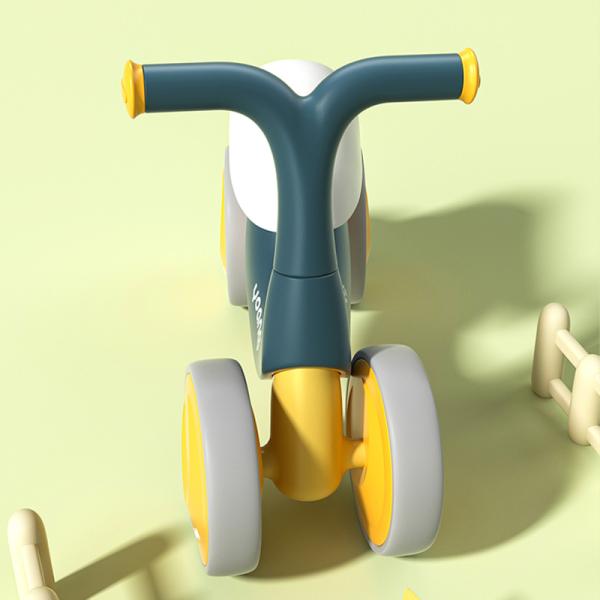 Оранжевый пластиковый балансовый автомобиль для ребенка с тихим роликовым катанием и зеленым дизайном