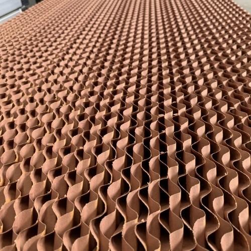 High Evaporative Black Coated Chicken House Evaporative Cooling Pad for Greenhouse and Poultry Farm with 95 Gsm Paper