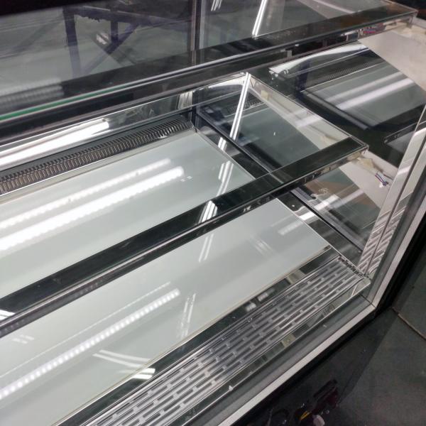 Изогнутый Refrigerated витринный шкаф пекарни используя компрессор Secop