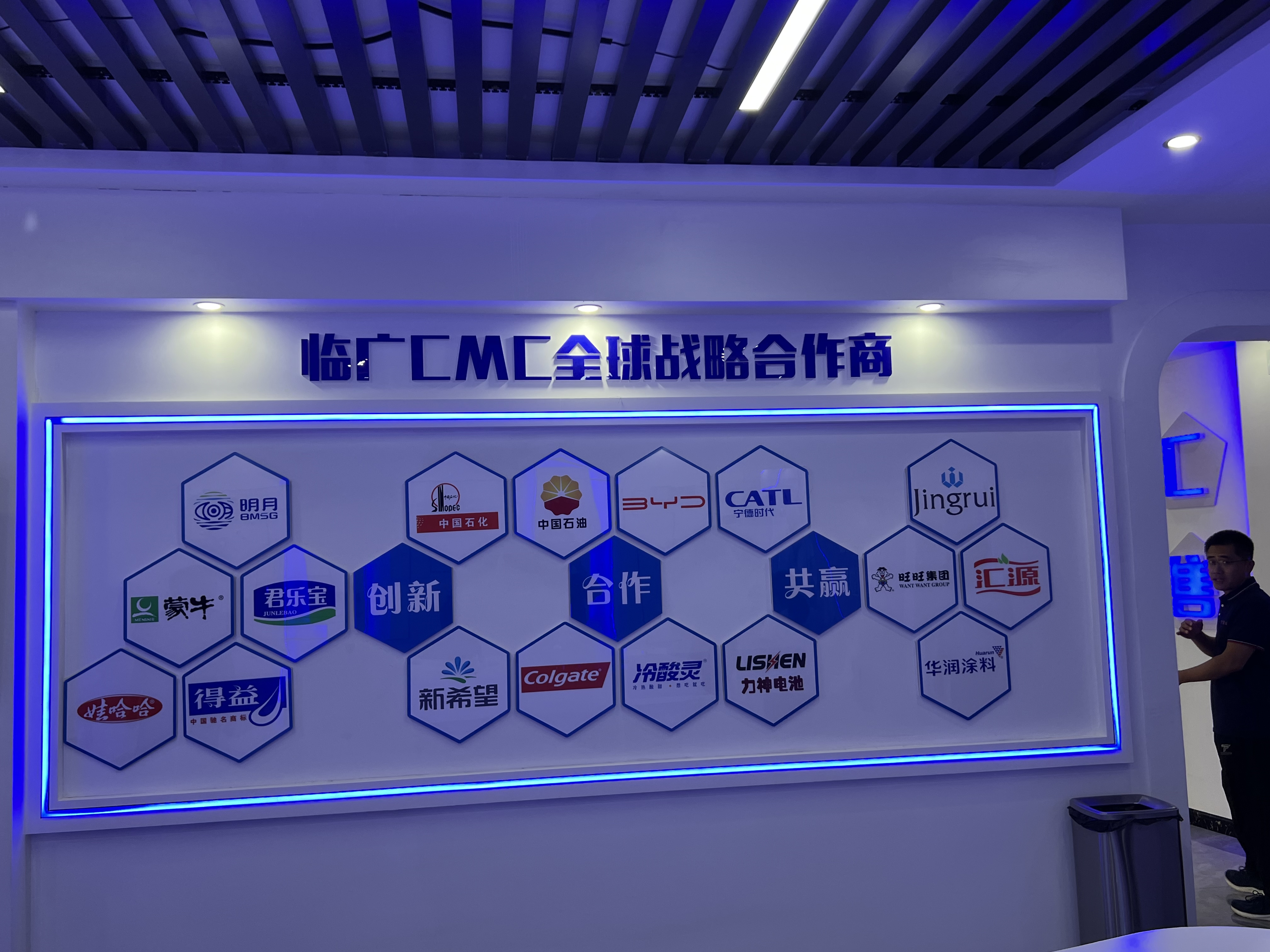 В нефтедобывающих жидкостях и заполнительных жидкостях CMC Натрий карбоксиметилцеллюлоза