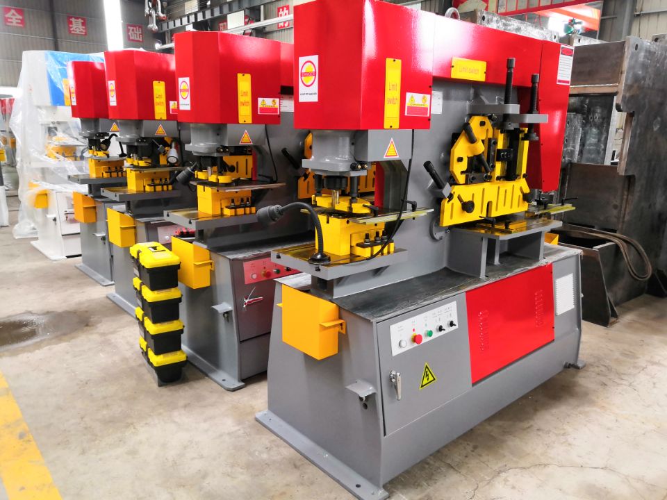 Машина гидравлического отверстия металлического листа машины Ironworker Q35Y-20 пробивая