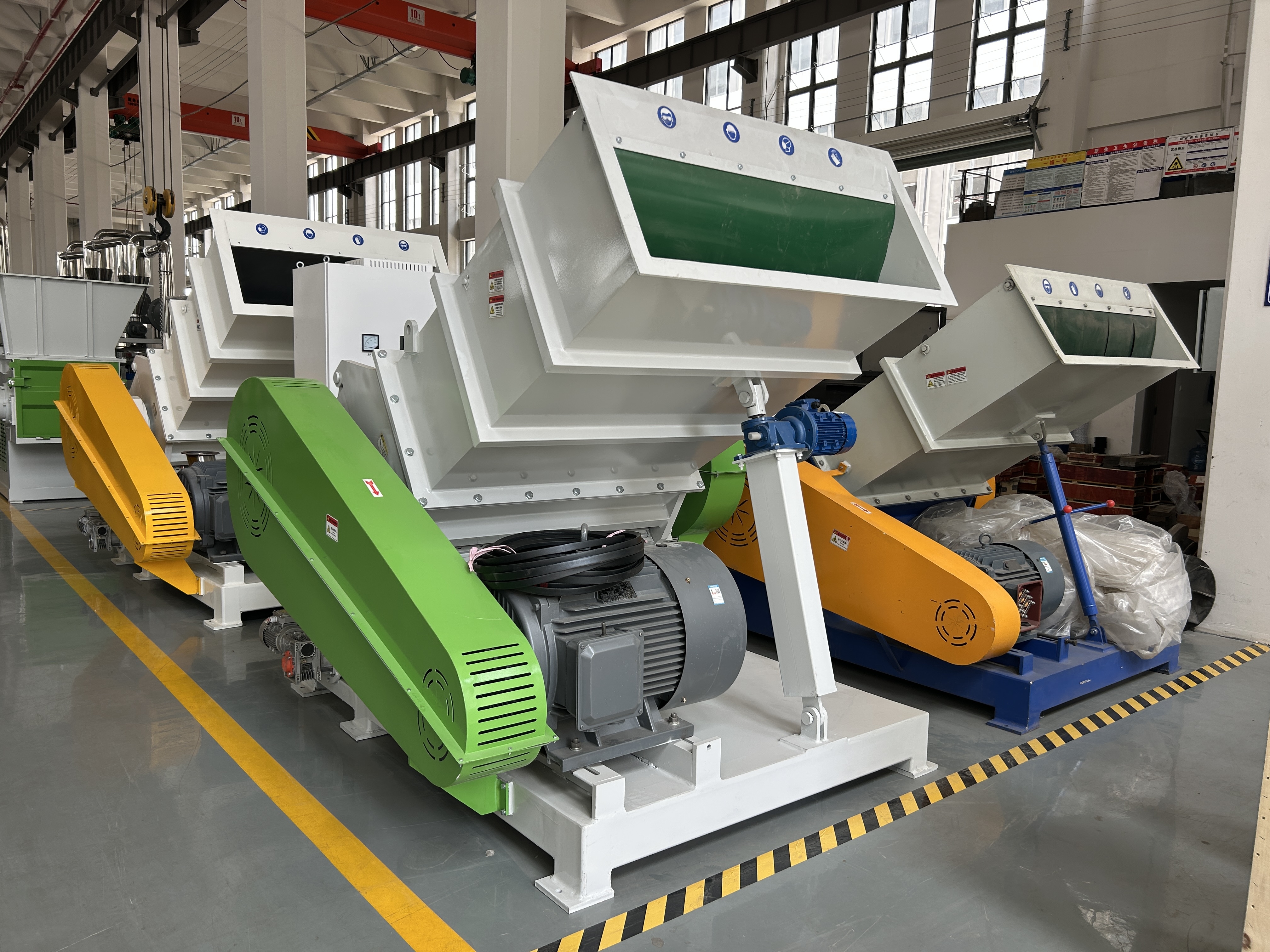 Powerful Horizontal Plastic Shredder Grinder Breaker Crusher for PVC Pipe PE Profile PP Tray Pallet PPR PU Hose ABS PC Sheet EVA Foam Crushing Recycling Machine