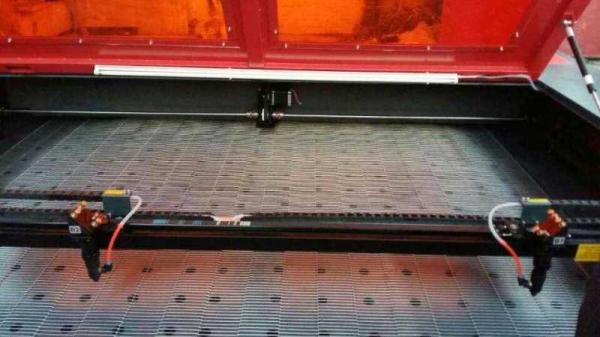Double heads Auto feeding laser engraving&cutting machine machine for cloth,leather TYE-1812-2