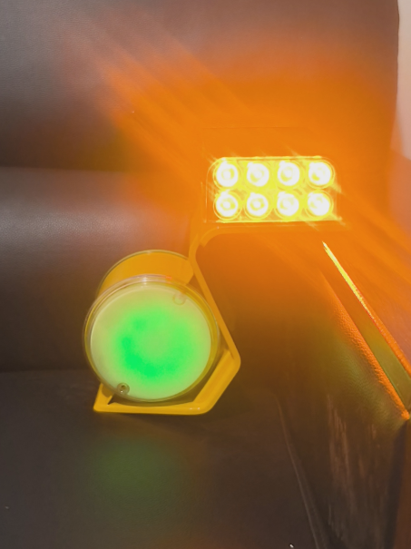 Solar Guardrail Reflective Trapezoid Delineator Yellow & Red LED Light Plastic Material Modern Guardrail Delineator