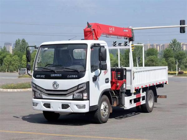 3.2 Ton Dongfeng Truck 4x2 Direito Conduzir guindaste montado para construção municipal e condições de estrada ruins