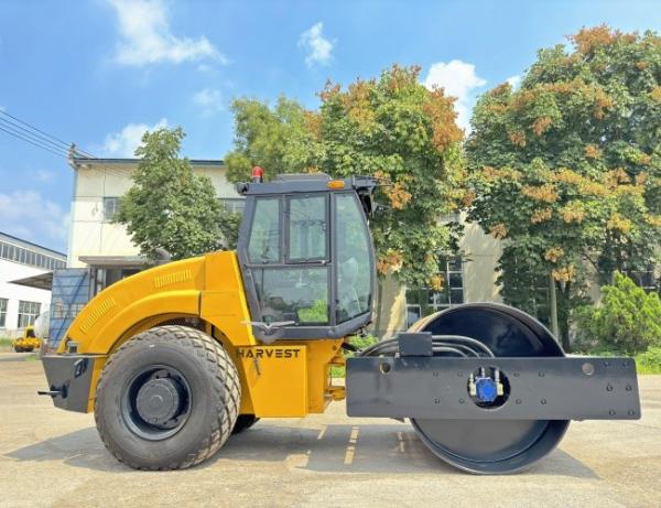 18 Ton Mechanical Single Drum Road Roller with Cummins 112kW Hot Sale in South Africa