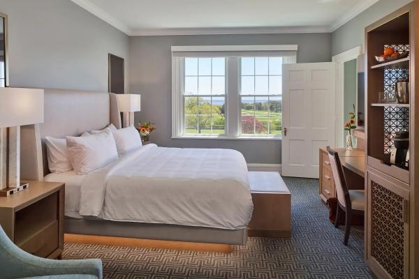 Reliable American Style Hospitality Bedroom Furniture Modern Design Oak Wood Finish