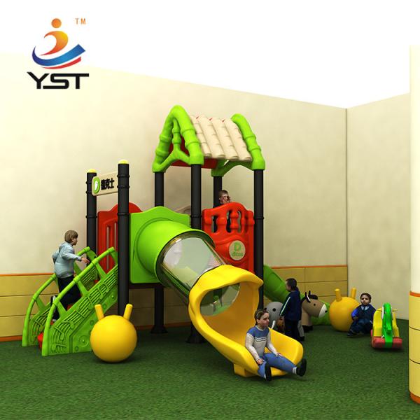 Anti norme en plastique UV de la CE de glissière de terrain de jeu d'enfants avec des vis d'acier inoxydable