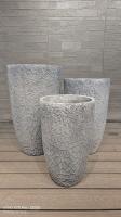 Pot de fleur en argile fibreuse ronde grise à motif géométrique fissuré, léger, durable, nécessitant peu d'entretien, avec un motif mosaïque, pour la décoration de la villa de vacances, du bureau, des jardins sur le toit et des projets d'aménagement paysager.