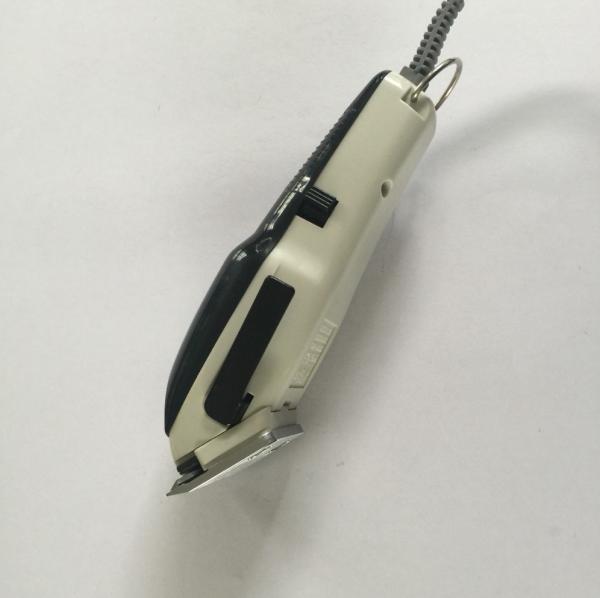 RF828 Safe Durable Barber Hair Clipper Electric 12 Watt Highly Efficient 47.5X34X28 CM