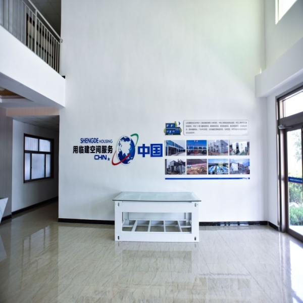 Дом изготовленный для вечеринки Стандартный размер 5800 L * 2250 W * 2500 H мм Модульный контейнерный дом