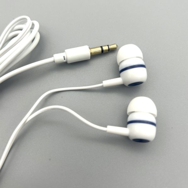 Customized Color Wired 3.5mm Plug Headset Super Bass Earbuds In-ear Headphone Made by with Plastic Material