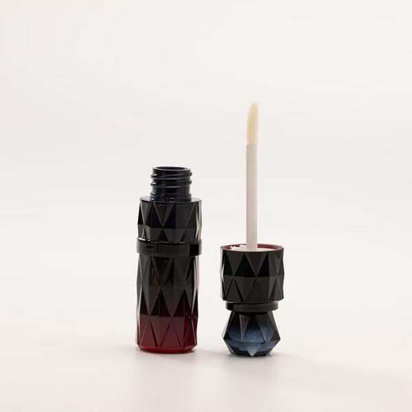 Un design unique, un motif diamanté, un tube en plastique avec de nombreuses couleurs.