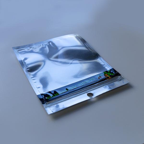 Lightweight Custom Printed Aluminum Foil Bags For Electronics Products Packaging With Resealable Zipper.