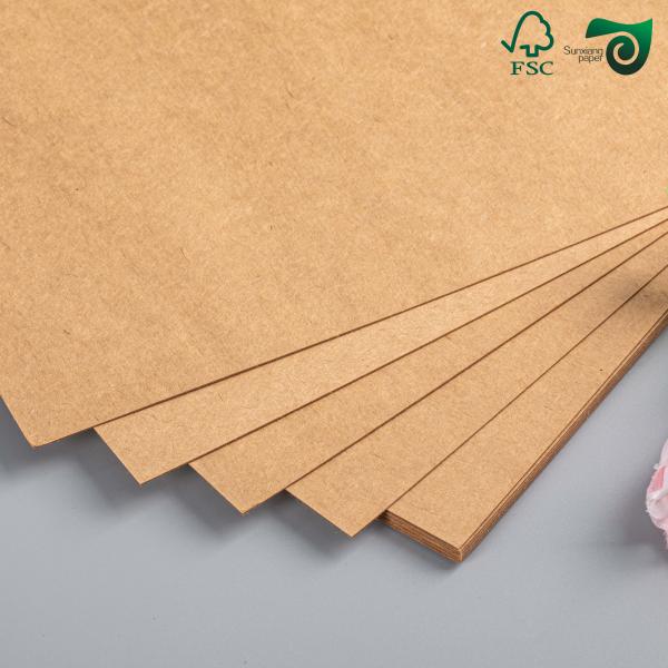 Papier d'emballage alimentaire FSC 250gsm marron kraft 79cm 109cm résistant au pliage pour l'emballage des plateaux alimentaires