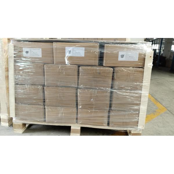 Zinc fundido o aluminio fundido con rosca de eje hermético de eje impermeable Rojo Amarillo Azul aislado