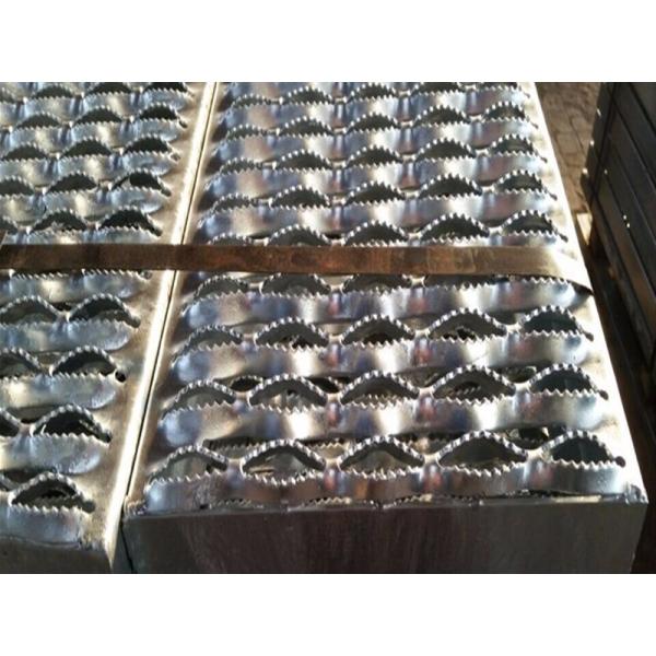 Aluminum Alloy Perforated Anti Skid Metal Plate Crocodile Jaw Type 1-3mm Thick