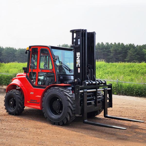 China Off Road 2WD 4WD All Terrain empilhadeira com motor japonês