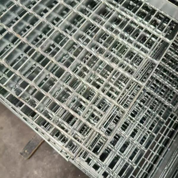 11 W 4 Serrated Bar Grating Anti Slip Surface Treatment For Demanding Environment