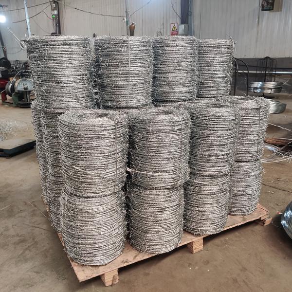 Acero bajo en carbono Concertina Cercas de alambre de púas de alta velocidad revestido de PVC