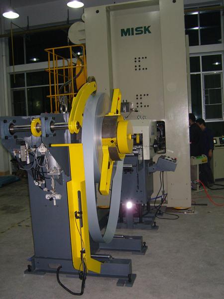 Metal Strip Feeding Punch Roller Feeder Electronic Parts Processing Stamping