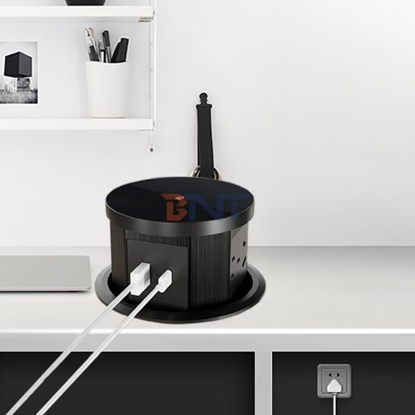 High Quality Waterproof Power Socket Strip Extension UK Standard Plug Socket IP44 Tabletop Design for Easy Use