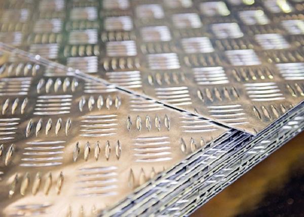 5052 3003 Aluminium Chequered Plate Fire Resistance Leaf Pattern For Solar Reflective Film