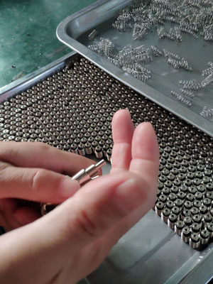 Adjustable Suspension Cable Kit with Gripper for Lighting Systems