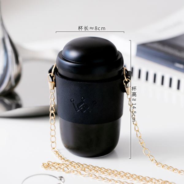 Bouteilles d'eau en céramique avec chaînes dorées et logos de couronne – Design compact et coloré pour une hydratation nomade et un style pratique