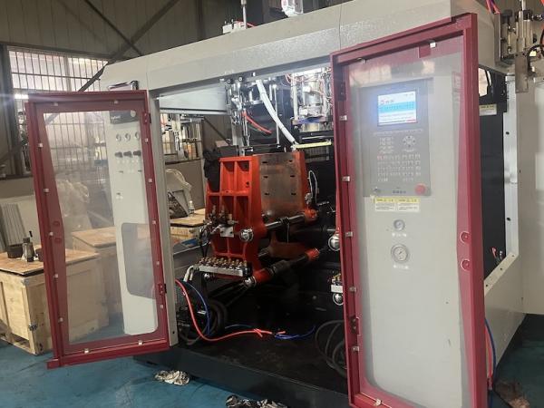 Volume maximal du produit 10L EVA Machine de moulage de bouteilles en plastique 1 tête