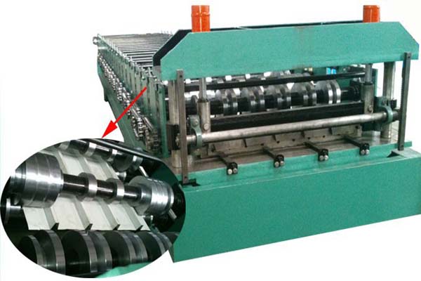 Color Coated Trapezoidal Metal Roofing Roll Forming Machine With Chain Trasmission