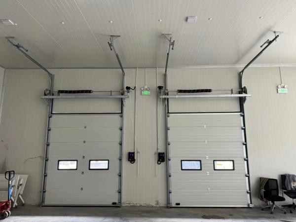 Durable Overhead Sectional Door Industrial Customized