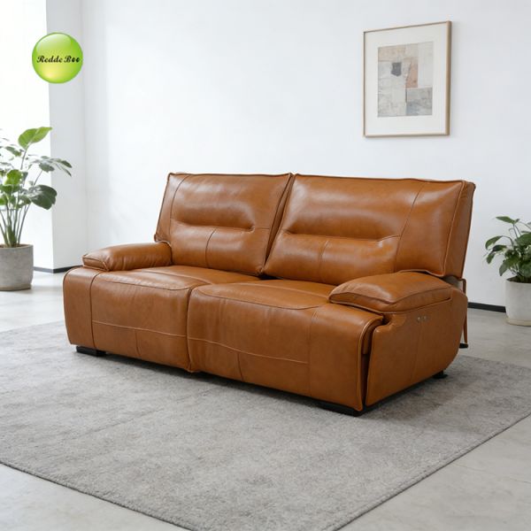 Brown Leather Loveseat: Smooth Texture, Compact Footprint – Transform Home into a Timeless Relaxation Nook