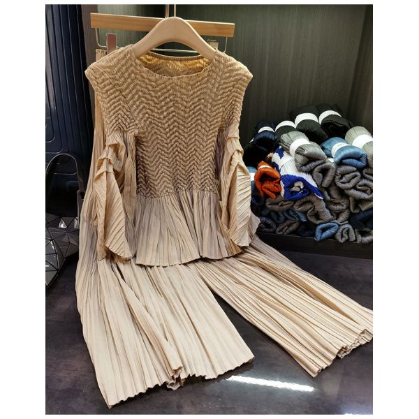Nice Fashion Simple Pleated Suit Women's New Autumn Simple Design Pleated Top Wide Leg Pants Two-piece Set