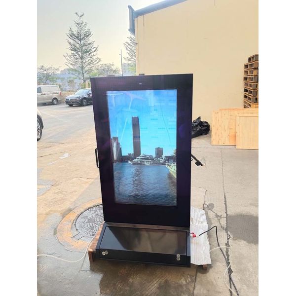 Customized 43-inch Commercial Smart Outdoor Lcd Digital Signage With Unique Appearance