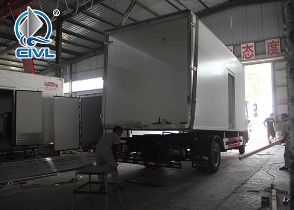 Sinotruk 3 - 7 Ton Carrier Refrigerated Truck / Cooler Van For Fresh Vegetable And Milk